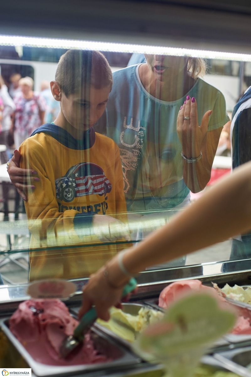 Gyereknapi fagyi a Bárczysokkal - fotó Szarka Lajos