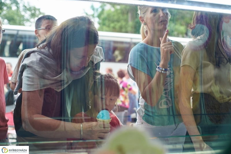 Gyereknapi fagyi a Bárczysokkal - fotó Szarka Lajos