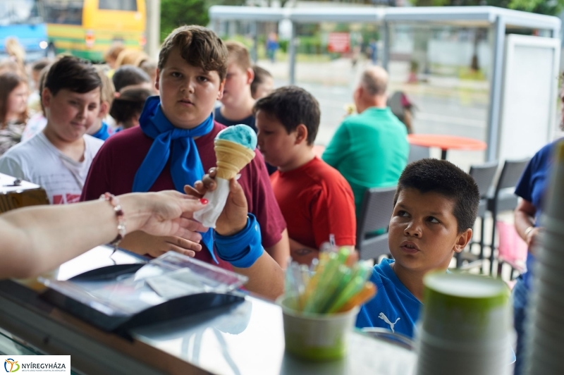 Gyereknapi fagyi a Bárczysokkal - fotó Szarka Lajos