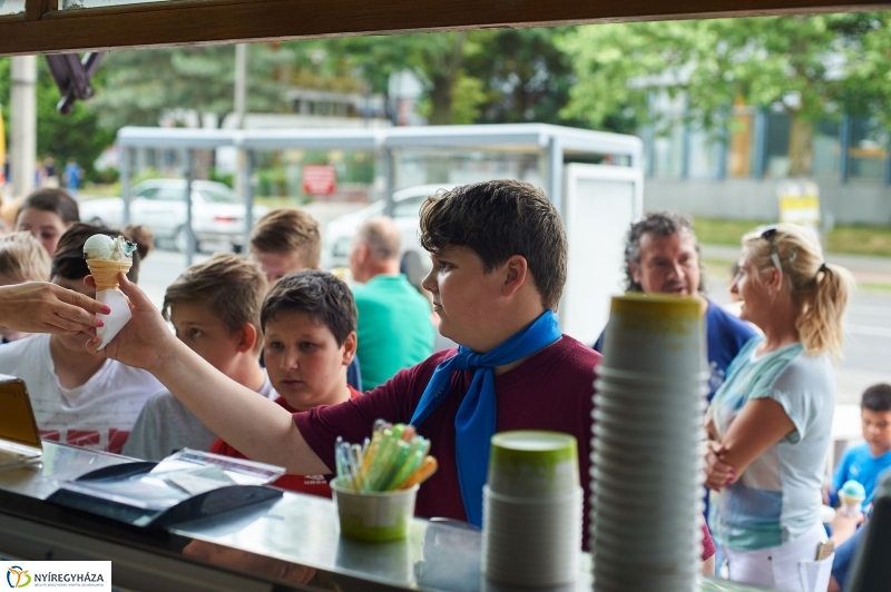 Gyereknapi fagyi a Bárczysokkal - fotó Szarka Lajos