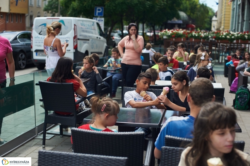 Gyereknapi fagyi a Bárczysokkal - fotó Szarka Lajos