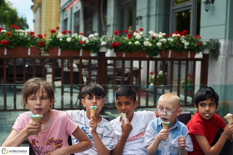 Gyereknapi fagyi a Bárczysokkal - fotó Szarka Lajos