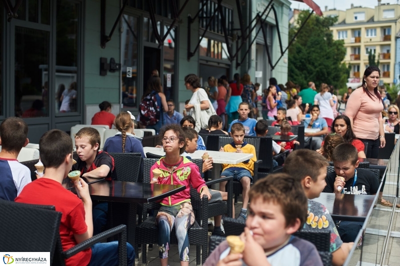 Gyereknapi fagyi a Bárczysokkal - fotó Szarka Lajos