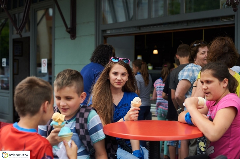 Gyereknapi fagyi a Bárczysokkal - fotó Szarka Lajos