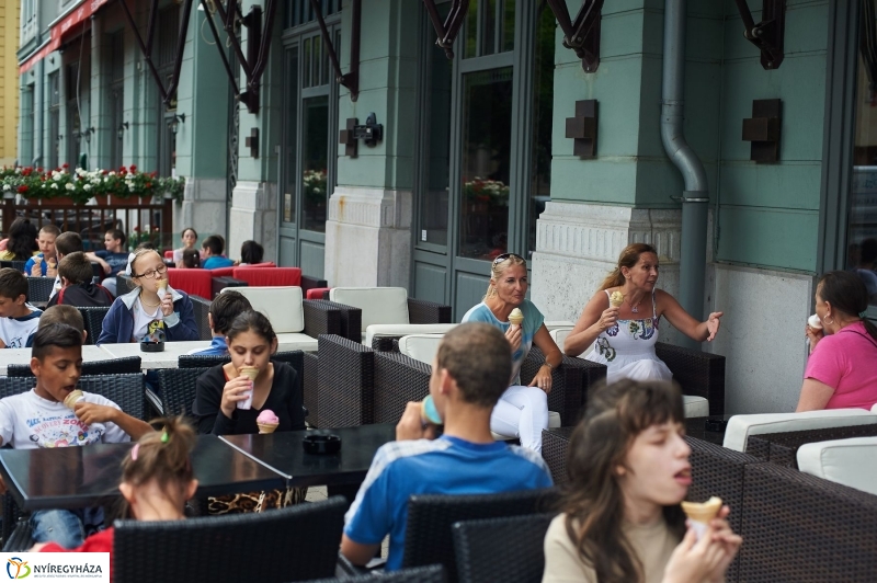 Gyereknapi fagyi a Bárczysokkal - fotó Szarka Lajos