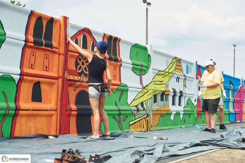 Művészi festés a piacon - fotó Szarka Lajos