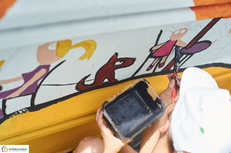 Művészi festés a piacon - fotó Szarka Lajos