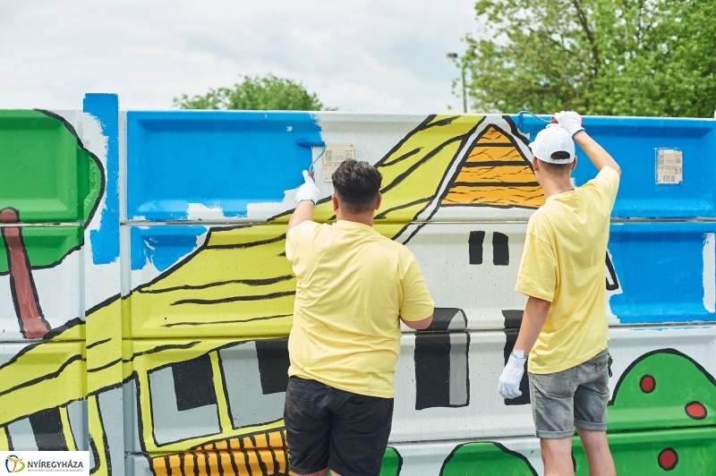 Művészi festés a piacon - fotó Szarka Lajos