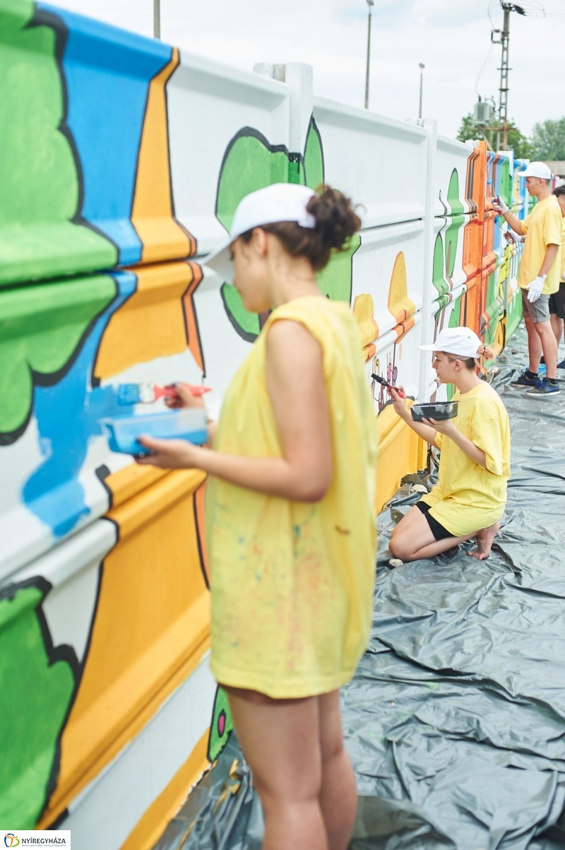 Művészi festés a piacon - fotó Szarka Lajos
