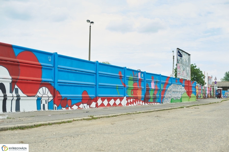 Művészi festés a piacon - fotó Szarka Lajos