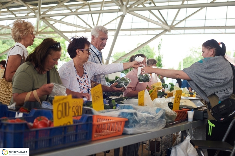 Piac szépségverseny és új parkolók - fotó Szarka Lajos