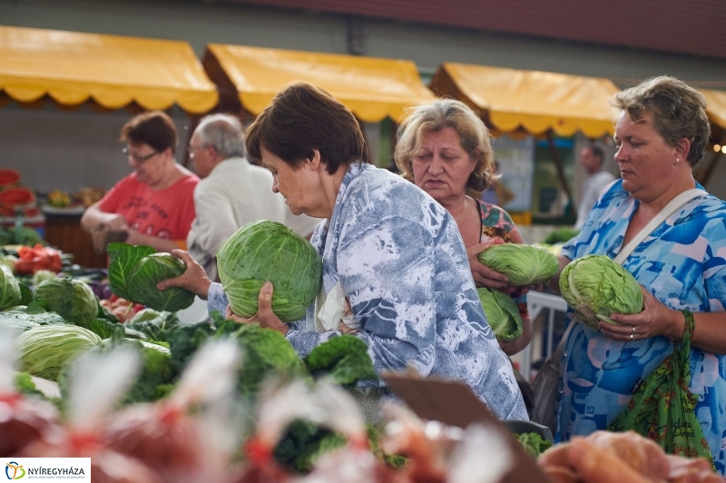 Piac szépségverseny és új parkolók - fotó Szarka Lajos