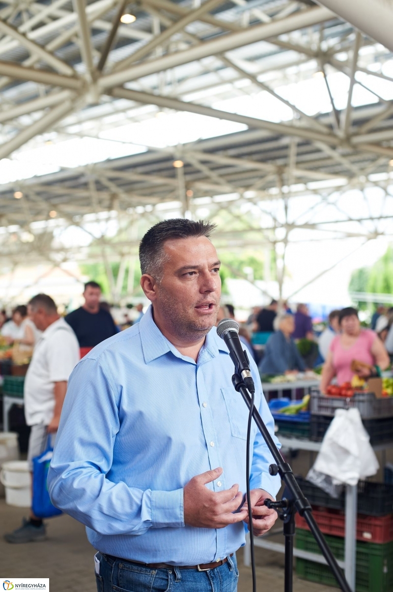 Piac szépségverseny és új parkolók - fotó Szarka Lajos