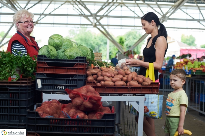 Piac szépségverseny és új parkolók - fotó Szarka Lajos