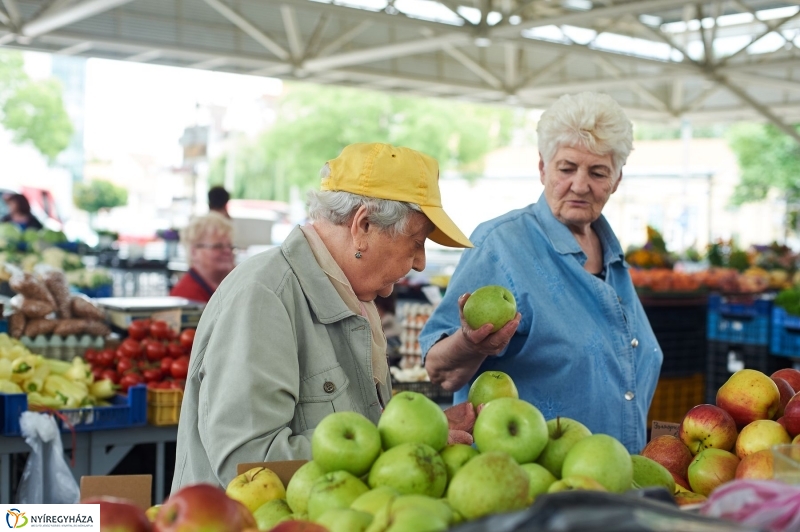 Piac szépségverseny és új parkolók - fotó Szarka Lajos