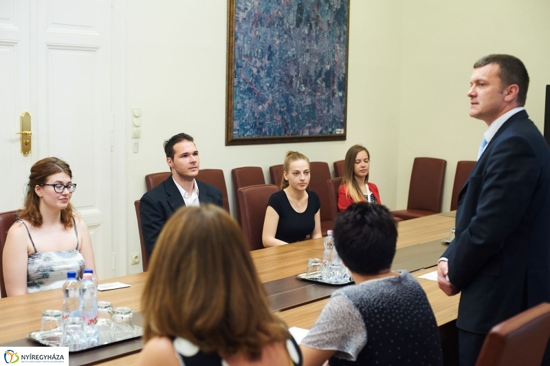 Támogatás rászoruló hallgatóknak - fotó Szarka Lajos