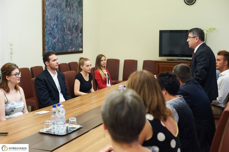 Támogatás rászoruló hallgatóknak - fotó Szarka Lajos