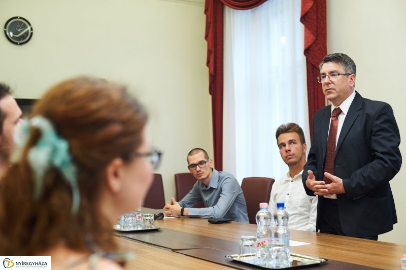 Támogatás rászoruló hallgatóknak - fotó Szarka Lajos