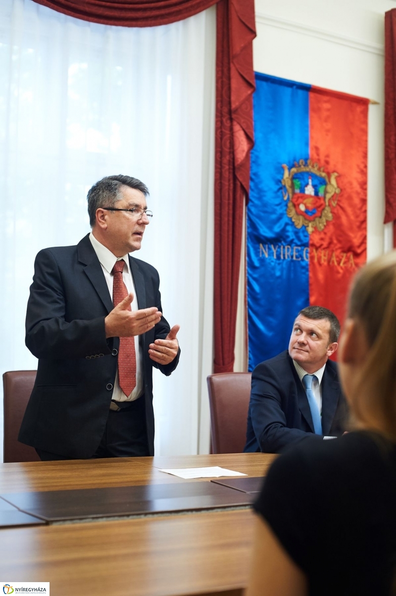 Támogatás rászoruló hallgatóknak - fotó Szarka Lajos