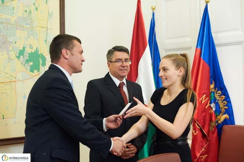 Támogatás rászoruló hallgatóknak - fotó Szarka Lajos