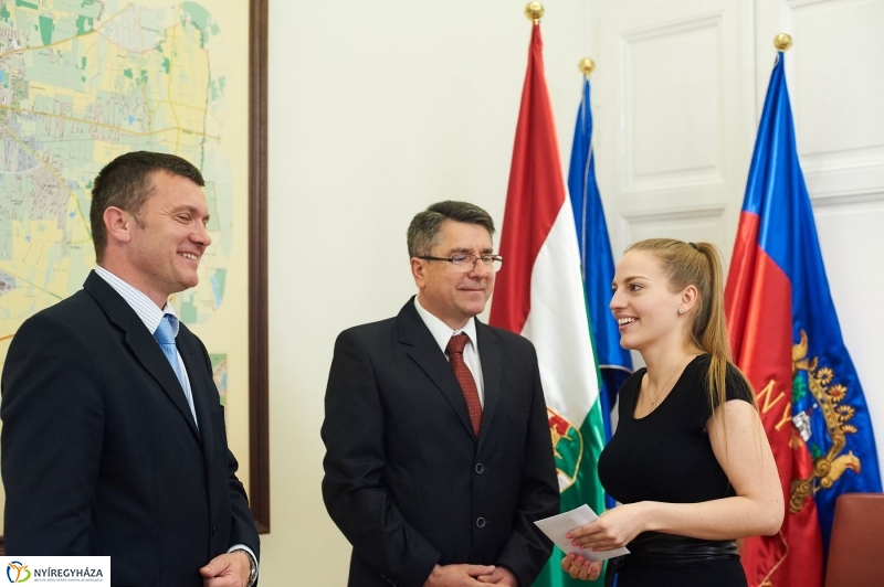 Támogatás rászoruló hallgatóknak - fotó Szarka Lajos