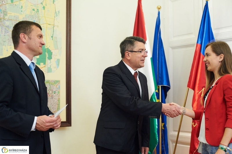 Támogatás rászoruló hallgatóknak - fotó Szarka Lajos