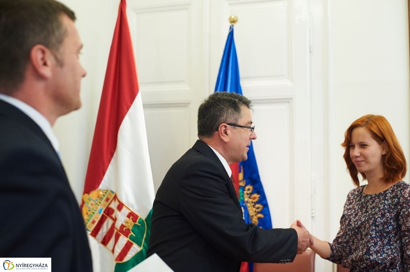 Támogatás rászoruló hallgatóknak - fotó Szarka Lajos