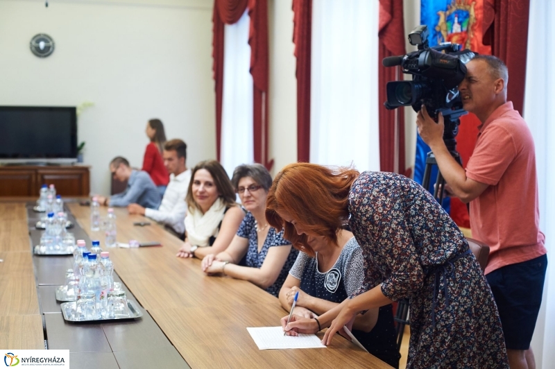 Támogatás rászoruló hallgatóknak - fotó Szarka Lajos