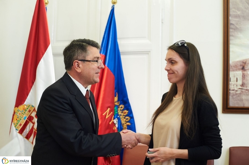 Támogatás rászoruló hallgatóknak - fotó Szarka Lajos