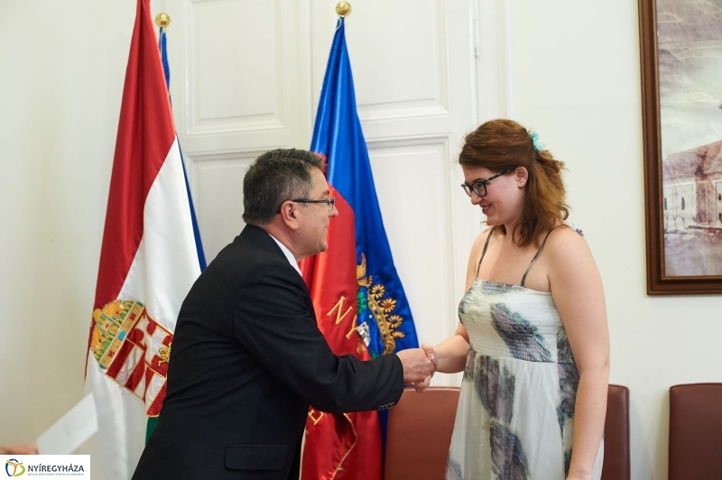 Támogatás rászoruló hallgatóknak - fotó Szarka Lajos