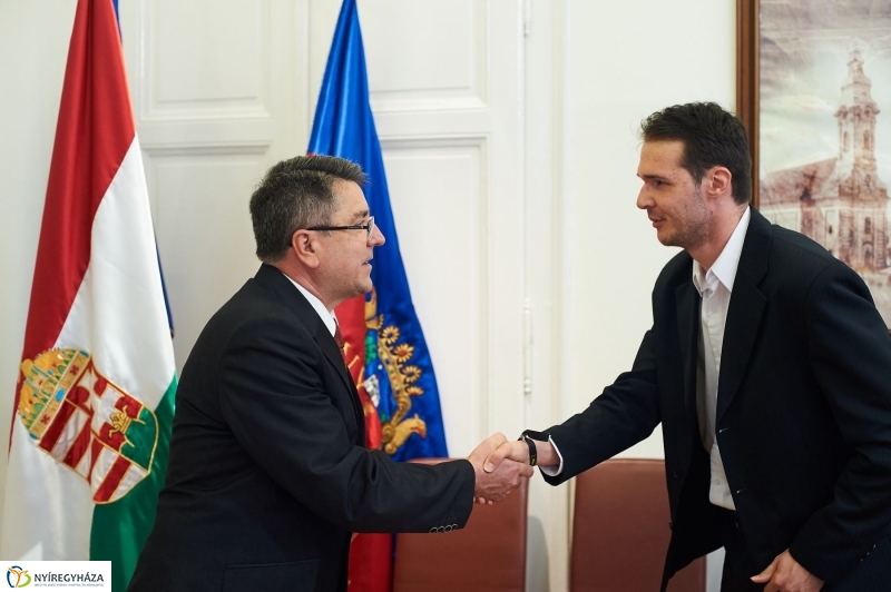 Támogatás rászoruló hallgatóknak - fotó Szarka Lajos