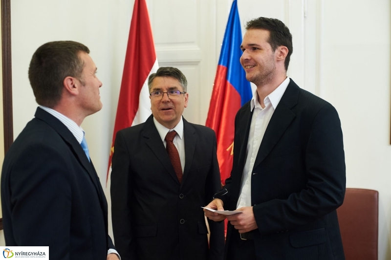 Támogatás rászoruló hallgatóknak - fotó Szarka Lajos