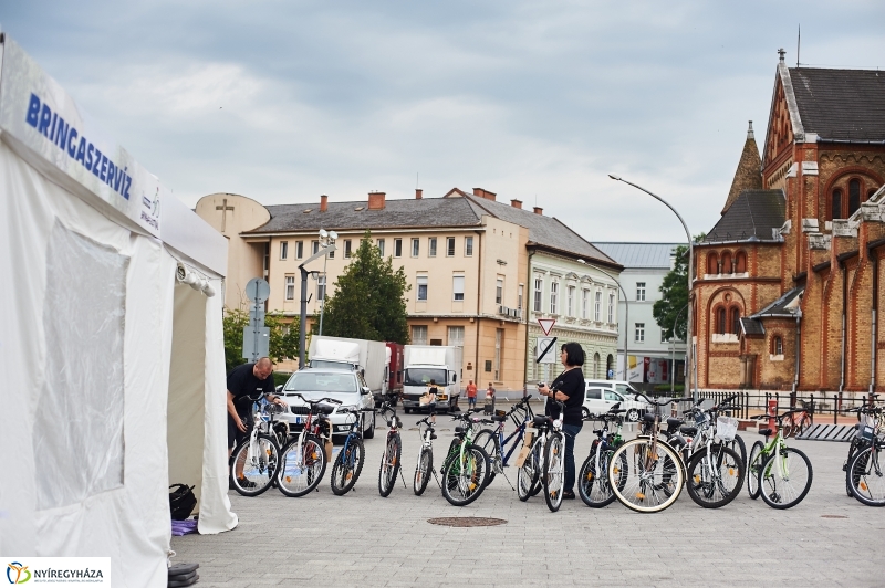 Készülődés a bringa fesztiválra - fotó Szarka Lajos