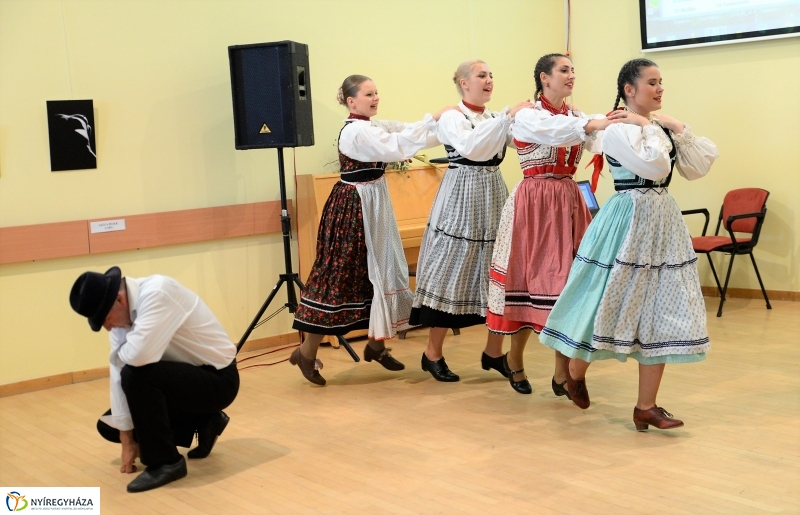 A Szabolcs Néptáncegyüttes bemutatkozása az Értékes Esték sorozatban