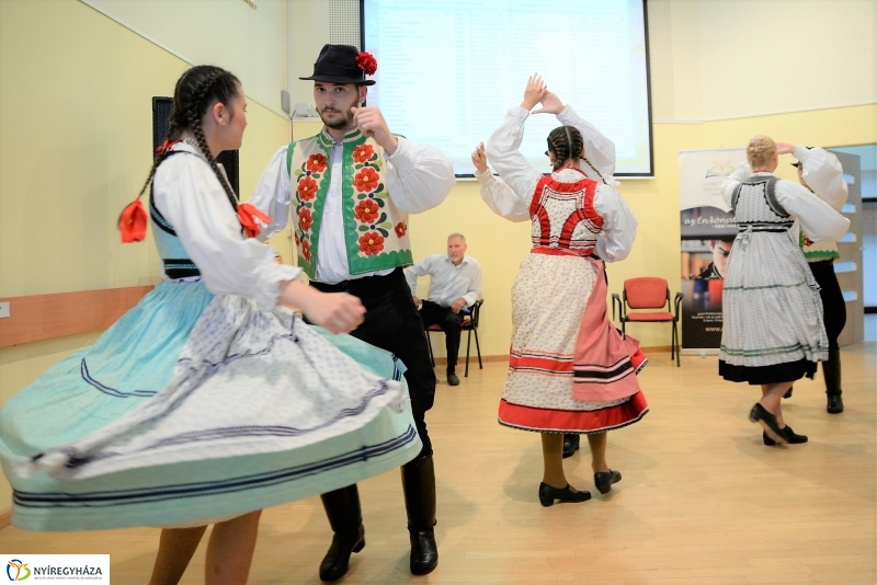 A Szabolcs Néptáncegyüttes bemutatkozása az Értékes Esték sorozatban