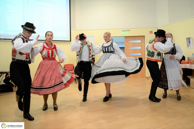 A Szabolcs Néptáncegyüttes bemutatkozása az Értékes Esték sorozatban