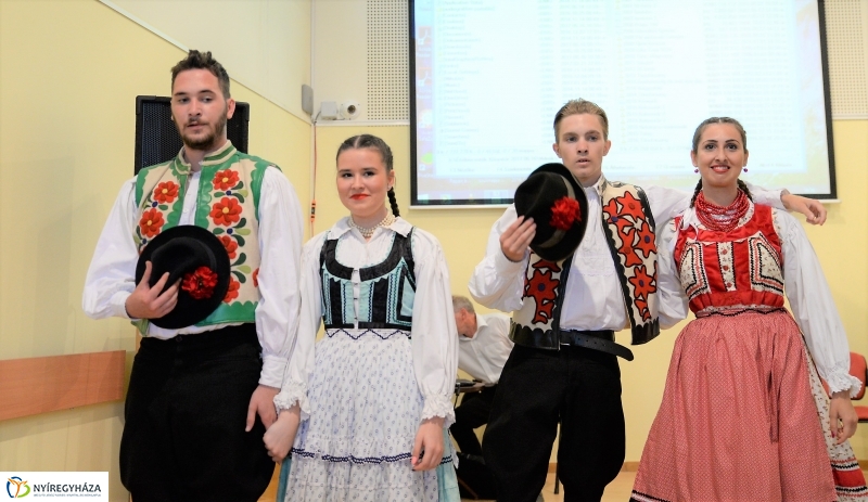 A Szabolcs Néptáncegyüttes bemutatkozása az Értékes Esték sorozatban