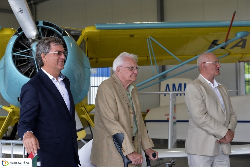 Repülőgép hangár átadás