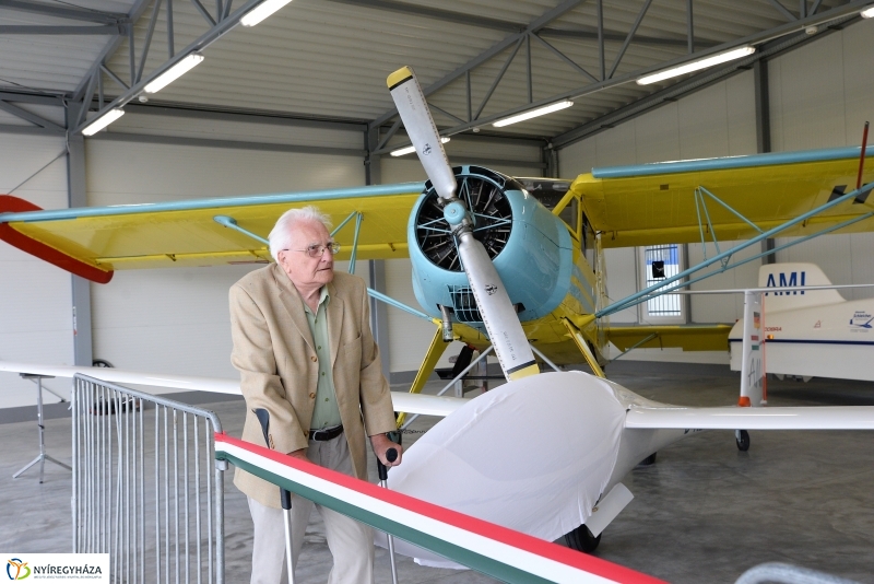 Repülőgép hangár átadás