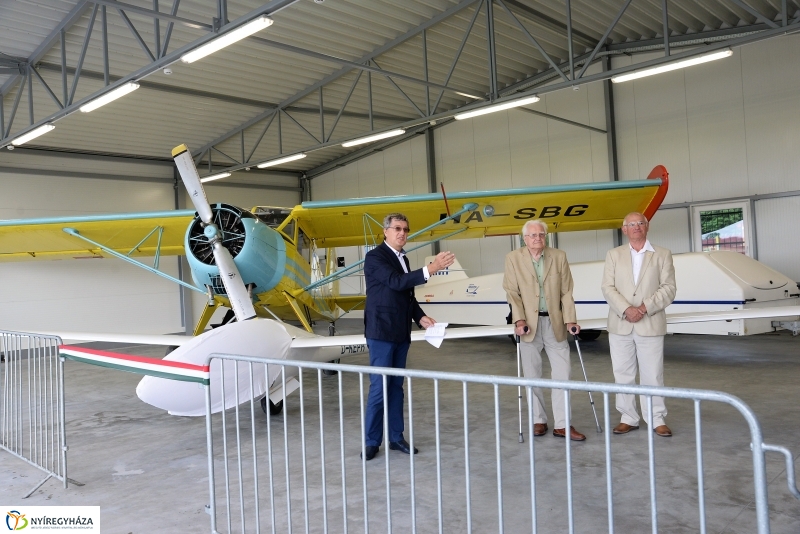 Repülőgép hangár átadás