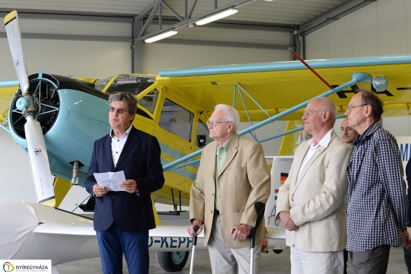 Repülőgép hangár átadás
