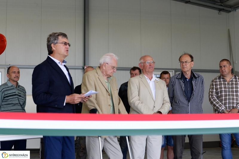 Repülőgép hangár átadás