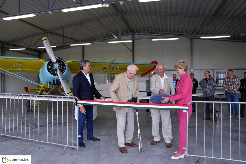 Repülőgép hangár átadás