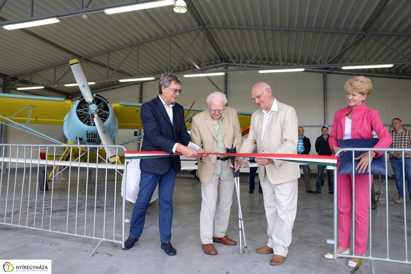 Repülőgép hangár átadás