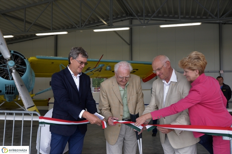 Repülőgép hangár átadás