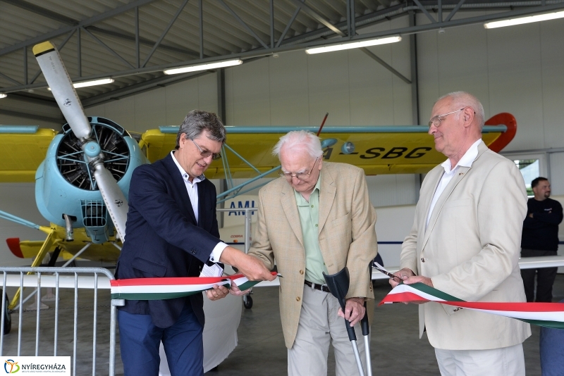 Repülőgép hangár átadás