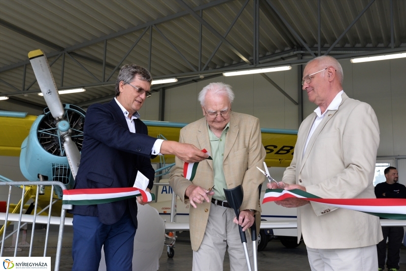 Repülőgép hangár átadás
