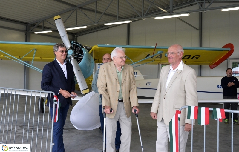 Repülőgép hangár átadás