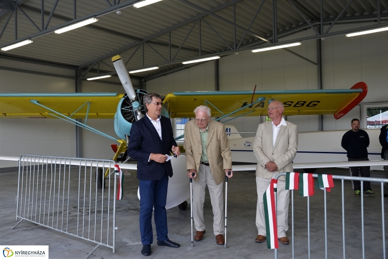 Repülőgép hangár átadás