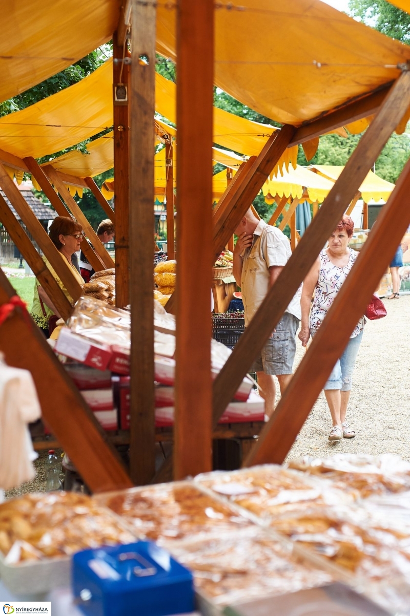 Megnyitott a Sóstói Piac - fotó Szarka Lajos